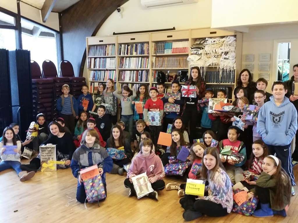 Chabad Jewish Center | 375 Pulis Ave, Franklin Lakes, NJ 07417, USA | Phone: (201) 848-0449