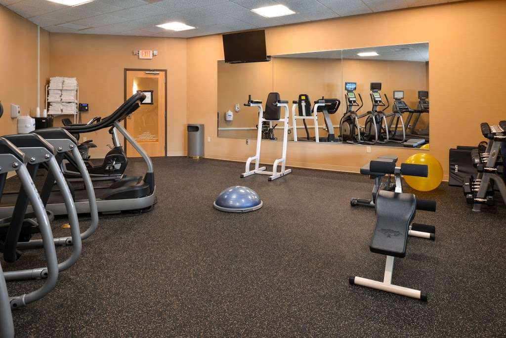 Holiday Inn Express Breezewood | 16503 Lincoln Hwy, Breezewood, PA 15533 | Phone: (814) 735-7666