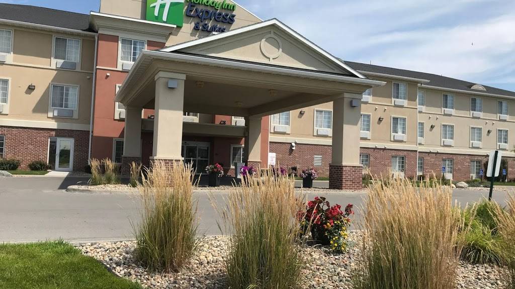 Holiday Inn Express & Suites Council Bluffs - Conv Ctr Area | 2211 S 32nd St, Council Bluffs, IA 51501, USA | Phone: (712) 352-1300