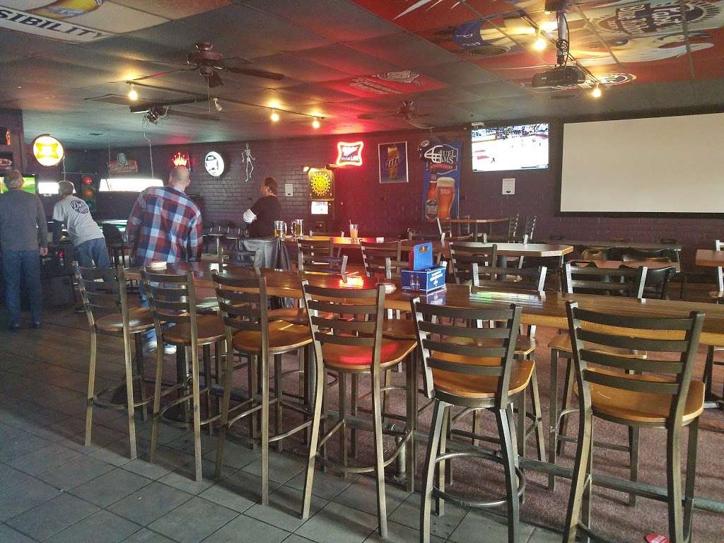 The Pour House Bar and Grill | 7405 Nieman Rd, Shawnee, KS 66214, USA | Phone: (913) 322-0580