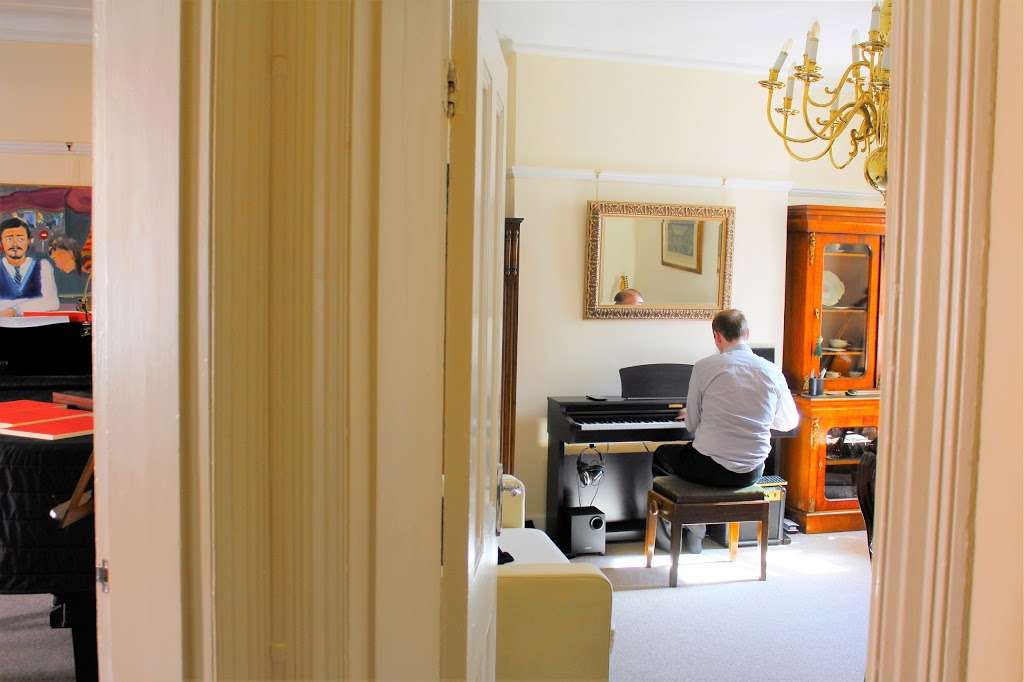 Piano Lessons London by WKMT | 40 Kensington Hall Gardens, Beaumont Avenue, Hammersmith, London W14 9LT, UK | Phone: 020 7101 4479