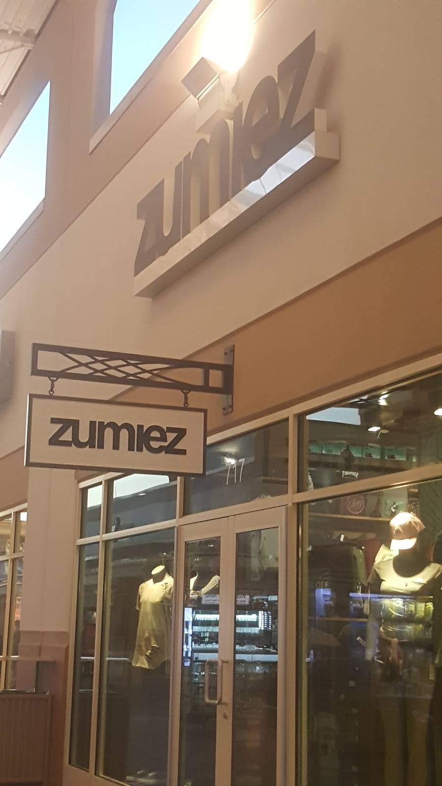 Zumiez | 2950 Interstate 20 #717, Grand Prairie, TX 75052, USA | Phone: (972) 522-1477