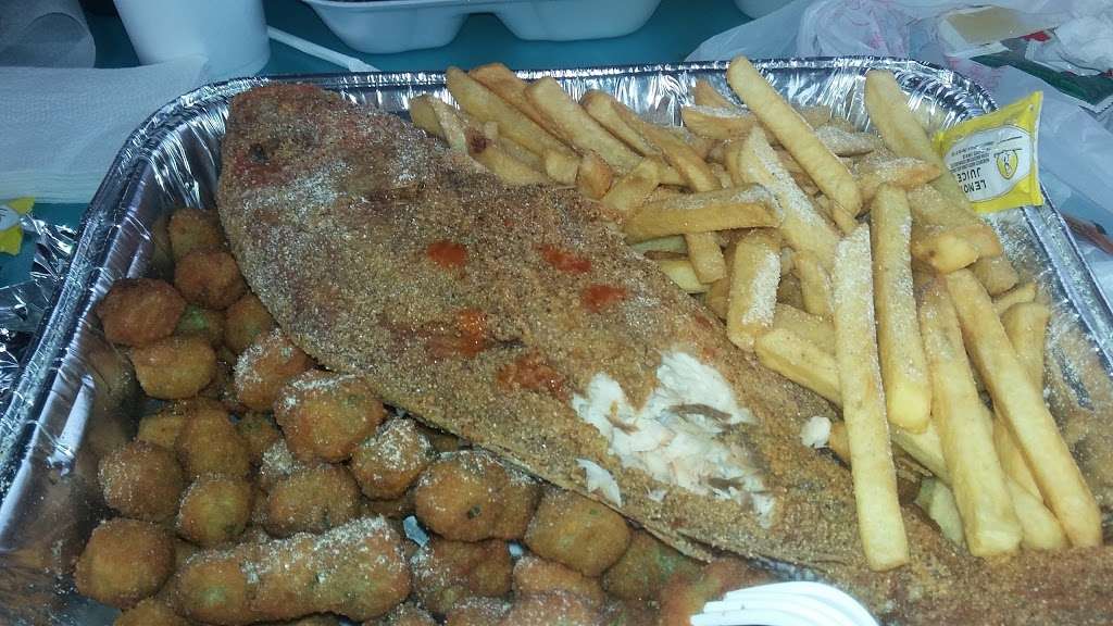 Sea City Fish And Chicken | 1447 NW 6th St, Fort Lauderdale, FL 33311, USA | Phone: (954) 357-4710