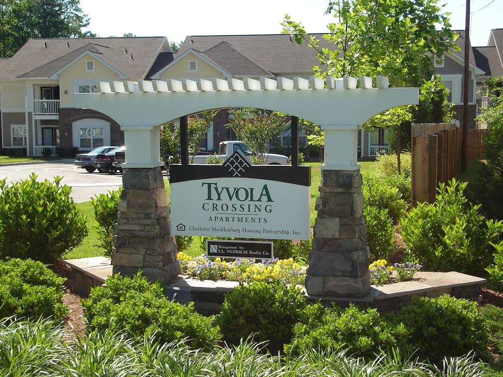 Tyvola Crossing Apartments | 2909 Cross Roads Pl, Charlotte, NC 28208, USA | Phone: (704) 376-8117