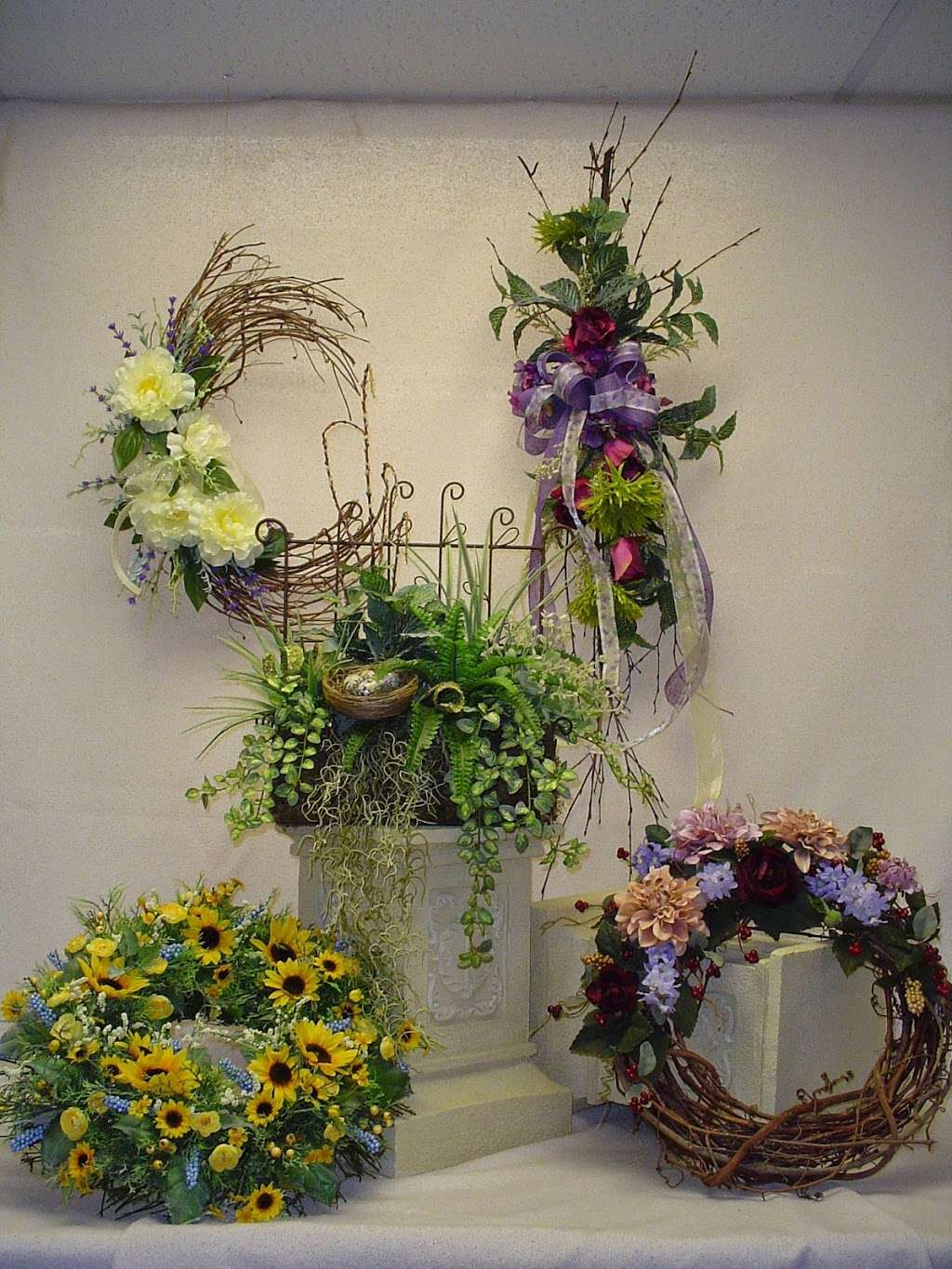 Manns Floral Shoppe | 7200 Old Stage Rd, Morris, IL 60450, USA | Phone: (800) 357-8658