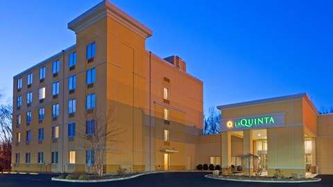 La Quinta Inn & Suites Danbury | 116 Newtown Rd, Danbury, CT 06810, USA | Phone: (203) 798-1200