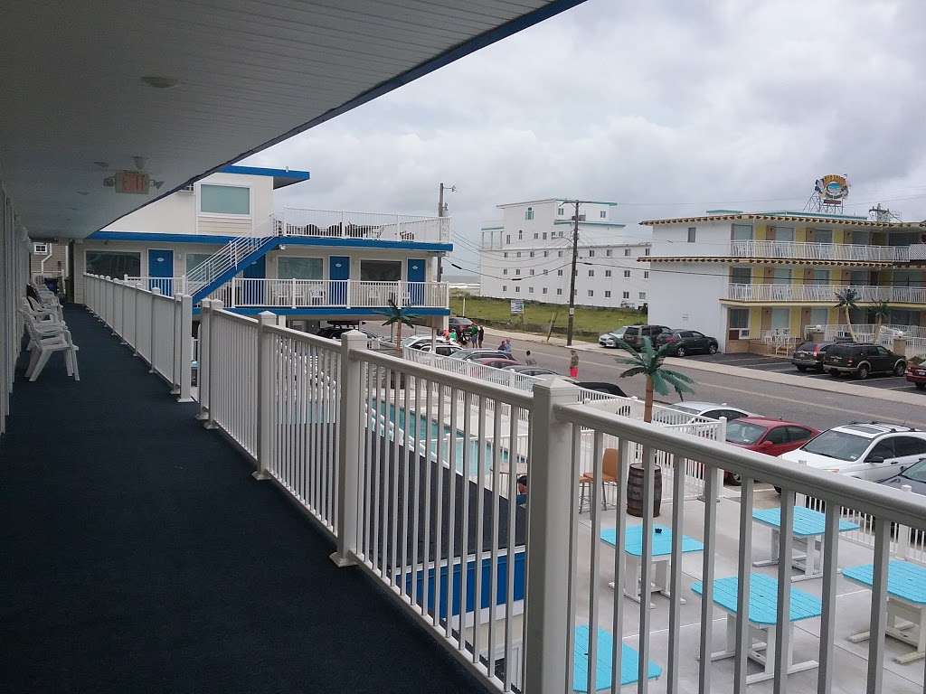 Blue Marlin Motel | 401 E Toledo Ave, Wildwood Crest, NJ 08260, USA | Phone: (609) 522-3556