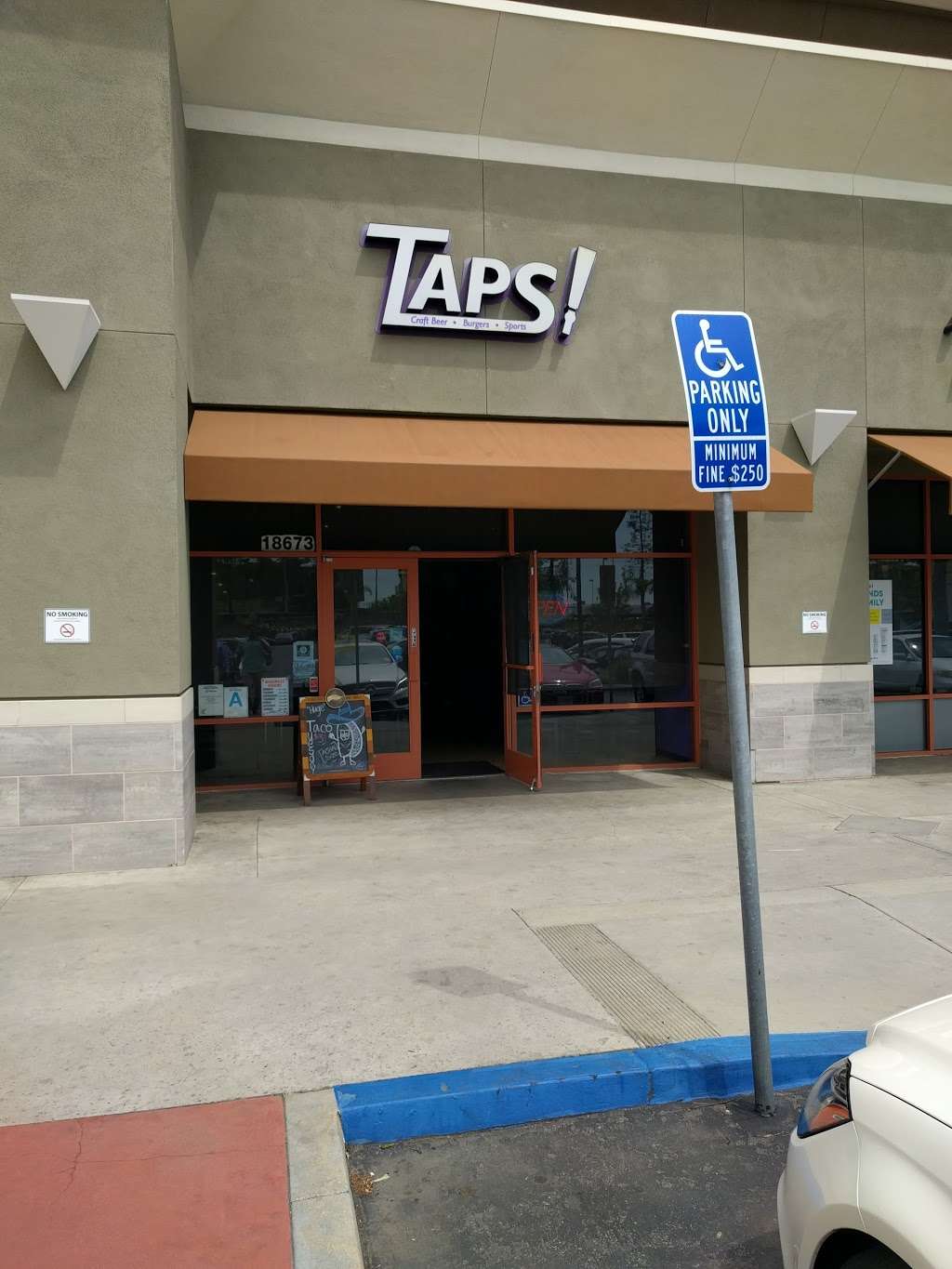 Taps Valley Gastropub | 18673 Devonshire St, Northridge, CA 91324, USA | Phone: (818) 217-4199