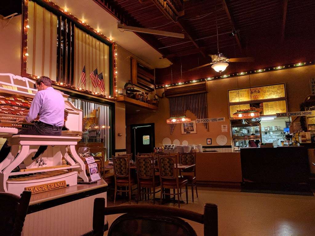 Organ Piper Pizza Palace | 4353 S 108th St, Greenfield, WI 53228, USA | Phone: (414) 529-1177
