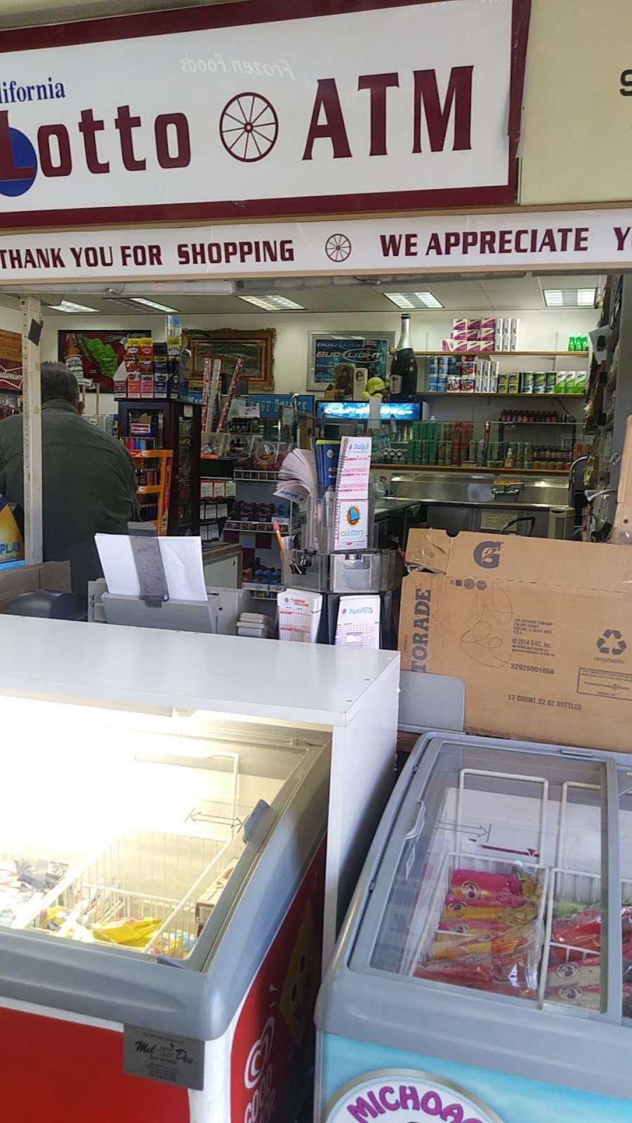 Chatsworth Lake Market | 23400 Lake Manor Dr, Chatsworth, CA 91311, USA | Phone: (818) 888-8555