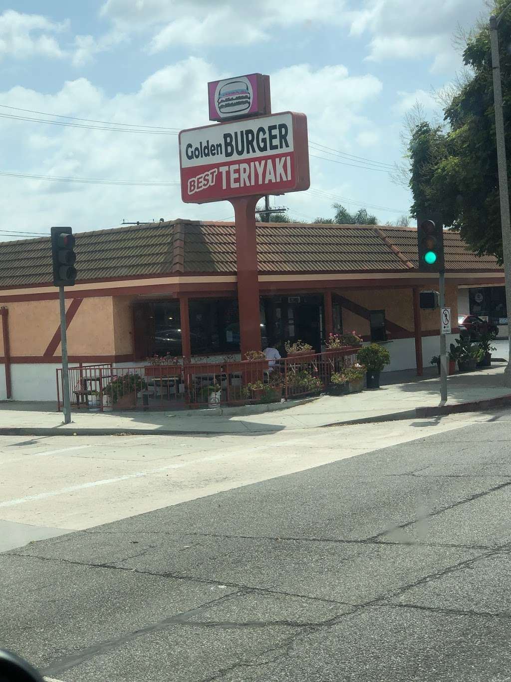 Golden Burger | 6380 Long Beach Blvd W, Long Beach, CA 90805, USA | Phone: (562) 428-2721