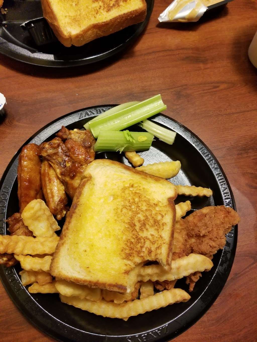 Zaxbys Chicken Fingers & Buffalo Wings | 1885 N John Young Pkwy, Kissimmee, FL 34741 | Phone: (407) 932-1843