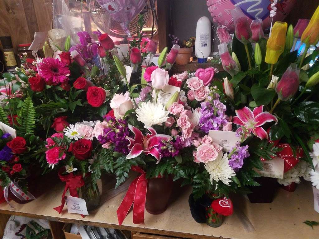 Lanells Flowers & Gifts | 8441 C E King Pkwy, Houston, TX 77044, USA | Phone: (281) 458-3688