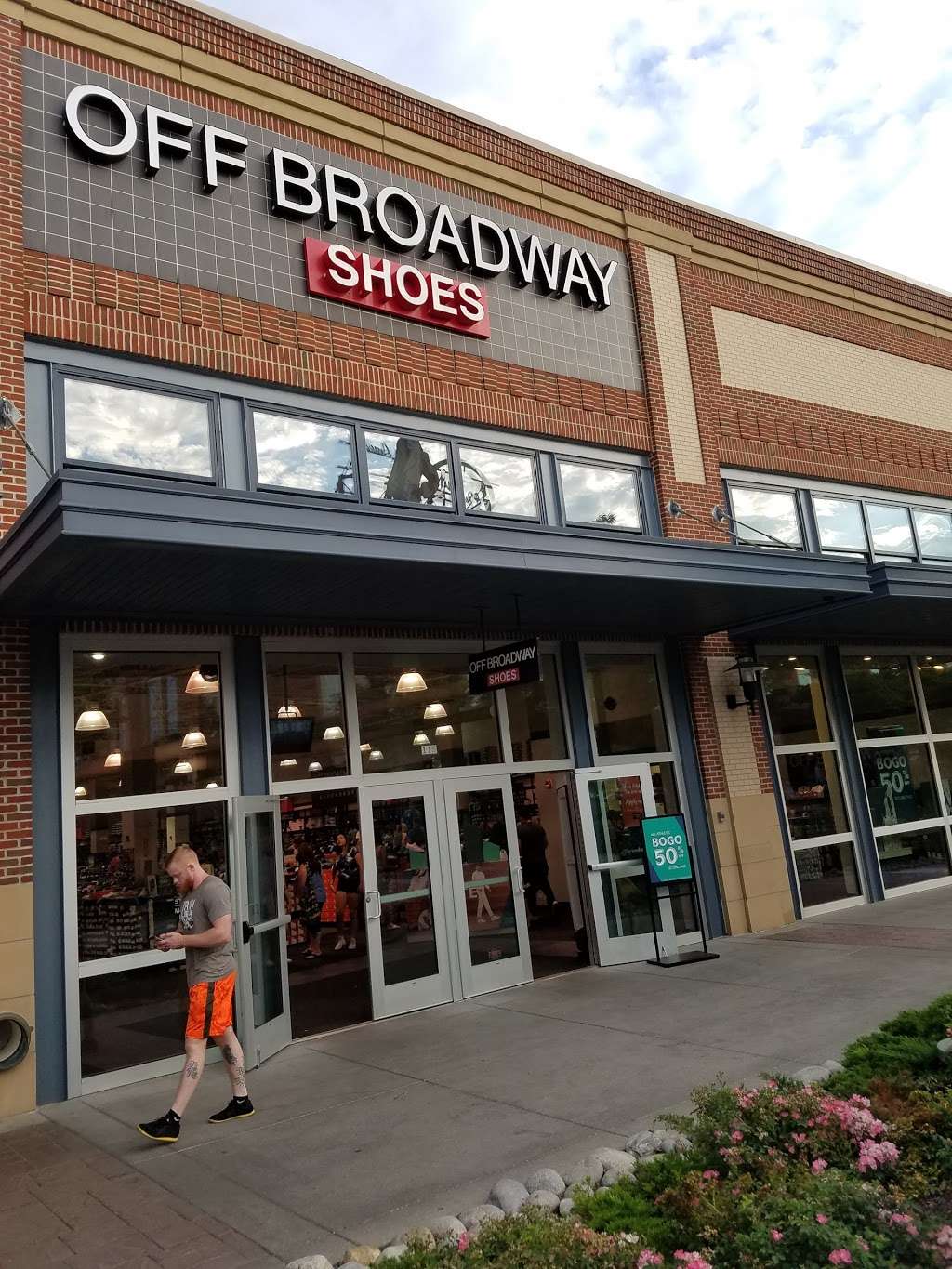 Off Broadway Shoe Warehouse | 1811 Village West Pkwy #0115, Kansas City, KS 66111, USA | Phone: (913) 788-2701
