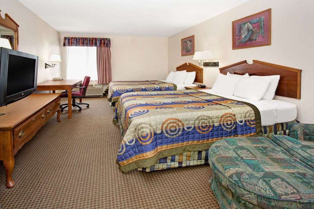 Days Inn & Suites by Wyndham Denver International Airport | 7030 Tower Rd, Denver, CO 80249 | Phone: (303) 800-3178