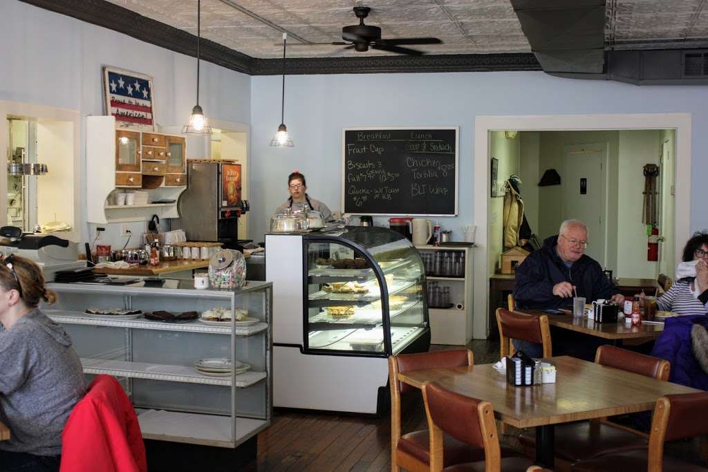 Viola Cafe | 102 N Elm St, Three Oaks, MI 49128, USA | Phone: (269) 756-9420