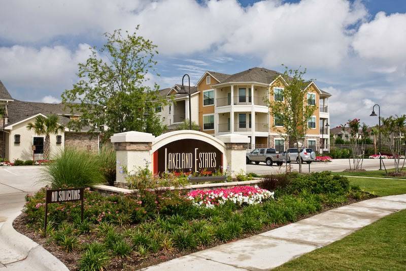 Lakeland Estates Apartments | 630 Colony Lake Estates Dr, Stafford, TX 77477, USA | Phone: (833) 452-6930