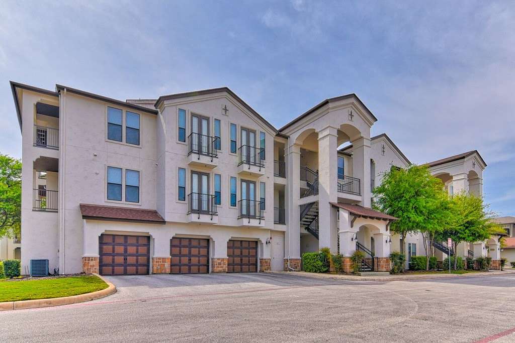 Sendera Landmark Apartments | 14200 Vance Jackson Rd, San Antonio, TX 78249, USA | Phone: (210) 694-2200