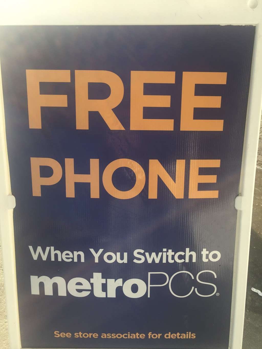 Metro by T-Mobile | 240 E Linwood Blvd, Kansas City, MO 64111 | Phone: (816) 541-4494