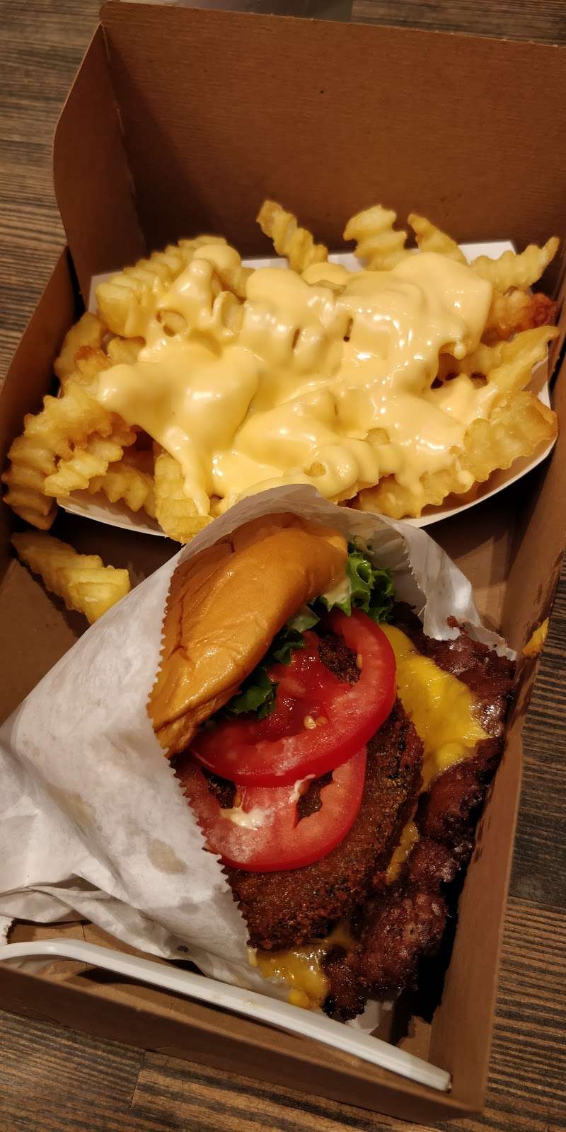 Shake Shack | Terminal 3 Gate 34 Los Angeles CA 90045 US, Los Angeles International Airport (LAX), 1 World Way, Los Angeles, CA 90045