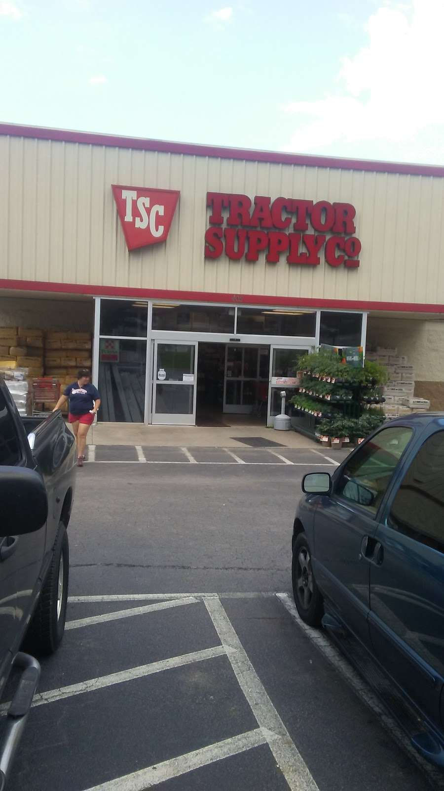 Tractor Supply Co. | 405 Jake Alexander Blvd S, Salisbury, NC 28147, USA | Phone: (704) 797-9511