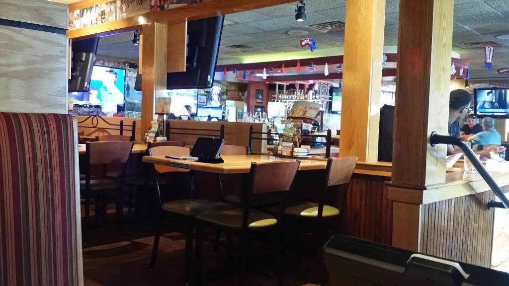 Applebees Grill + Bar | 1282 Centennial Ave, Piscataway Township, NJ 08854, USA | Phone: (732) 562-0500