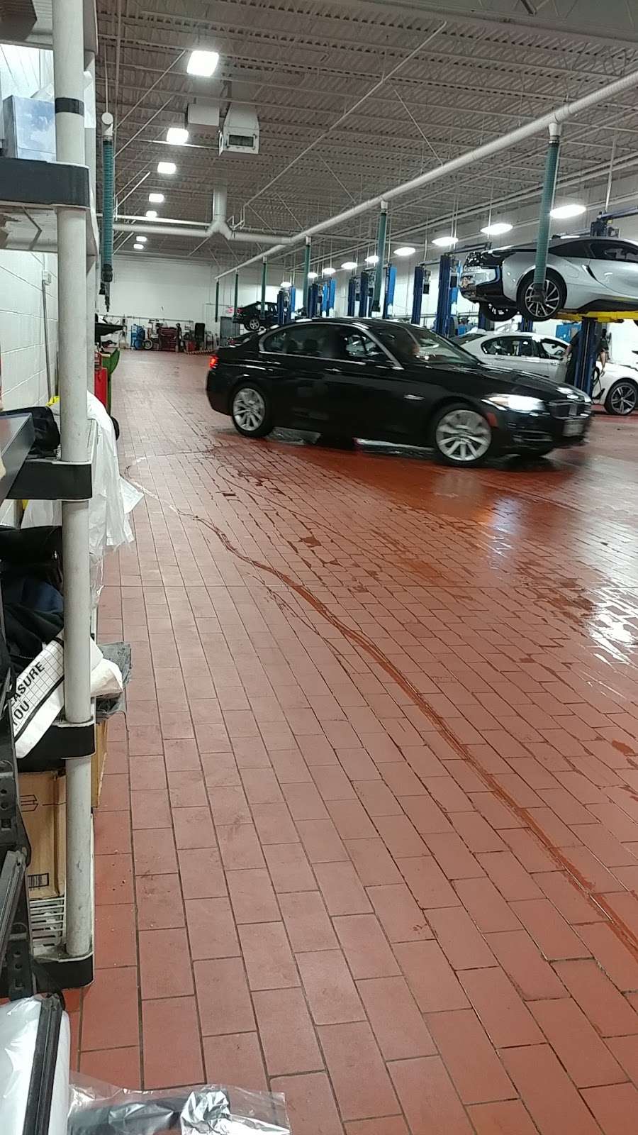 BMW of Bayside Service Center | 266 E Shore Rd, Great Neck, NY 11023 | Phone: (516) 304-3700