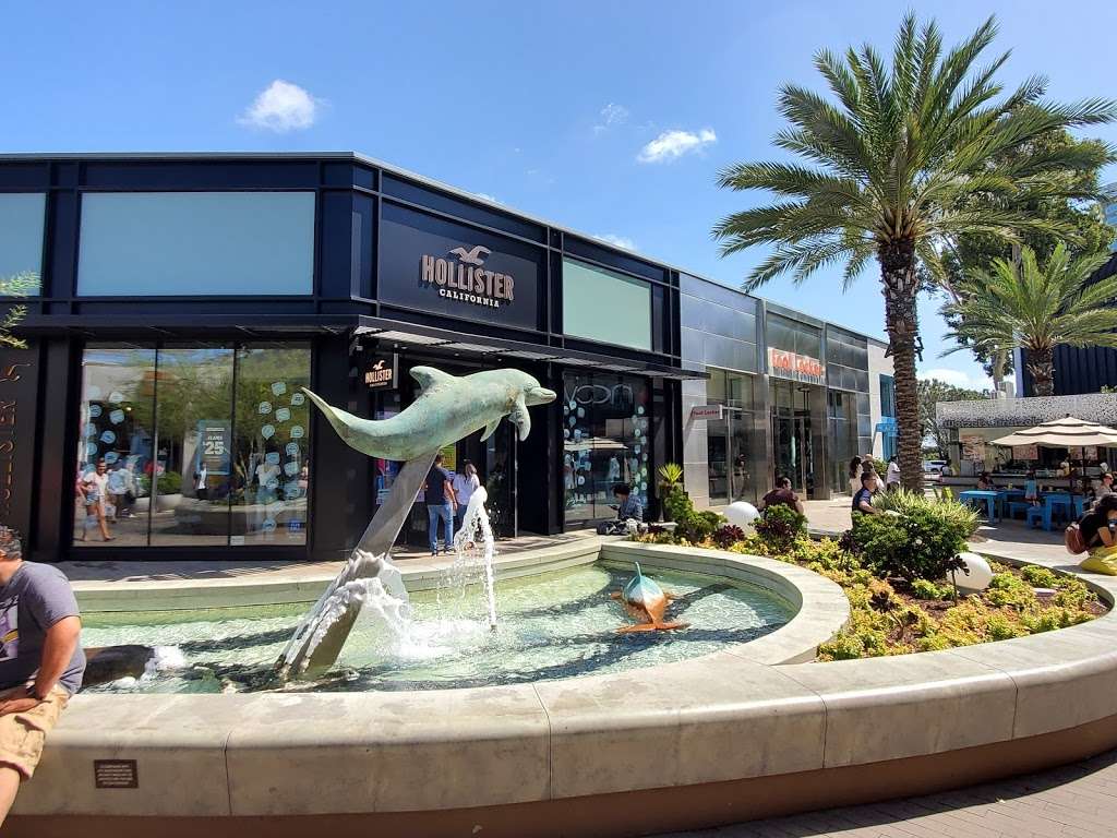 Hollister Co. | 4373 La Jolla Village Dr #170, San Diego, CA 92122, USA | Phone: (858) 678-0681