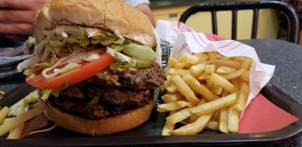 Fatburger | 7984 La Palma Ave, Buena Park, CA 90620, USA | Phone: (714) 828-8515