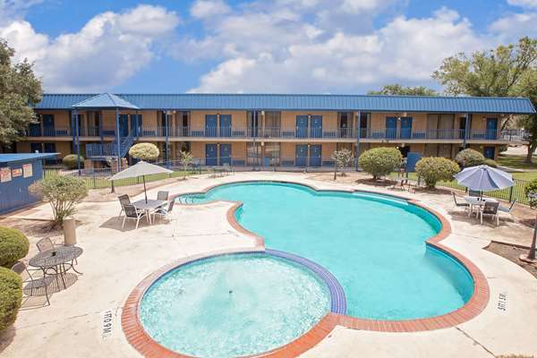 Days Inn by Wyndham Bay City | 407 7th St, Bay City, TX 77414, USA | Phone: (979) 266-0864