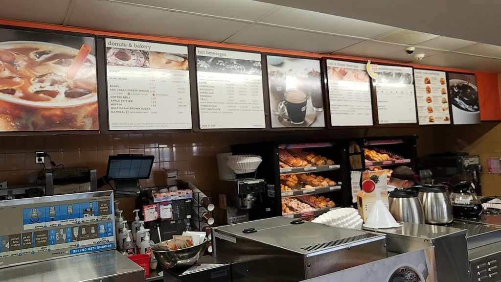 Dunkin Donuts | 388 E Squantum St, North Quincy, MA 02171, USA | Phone: (617) 786-9813