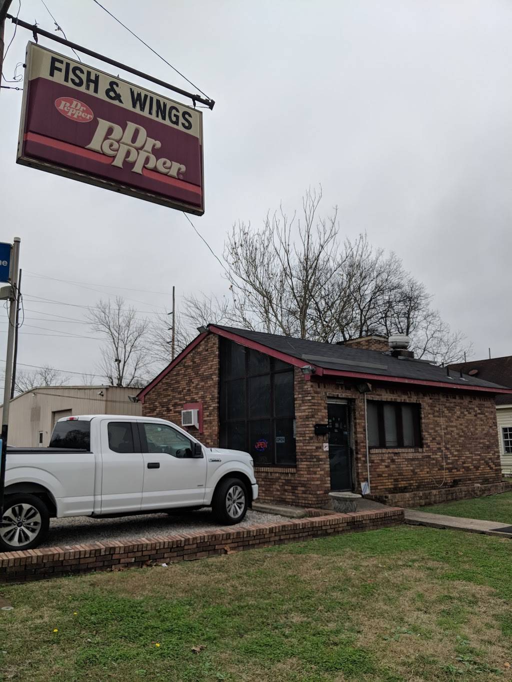 Fish & Wing | 2233 10th Ave N, Bessemer, AL 35020, USA | Phone: (205) 428-8429