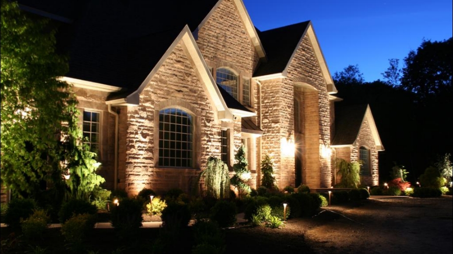 Majestic Landscape Lighting | 938 Kingwood Dr #828, Kingwood, TX 77339, USA | Phone: (281) 896-0880