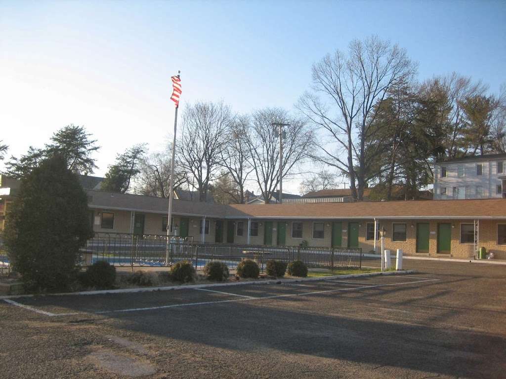 Twi-Lite Motel | 53 W 14th St, Front Royal, VA 22630, USA | Phone: (540) 635-4148