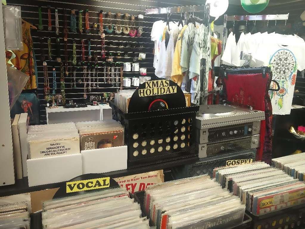 Boho Records And Rags | 24827 Railroad Ave, Newhall, CA 91321, USA | Phone: (661) 388-4066