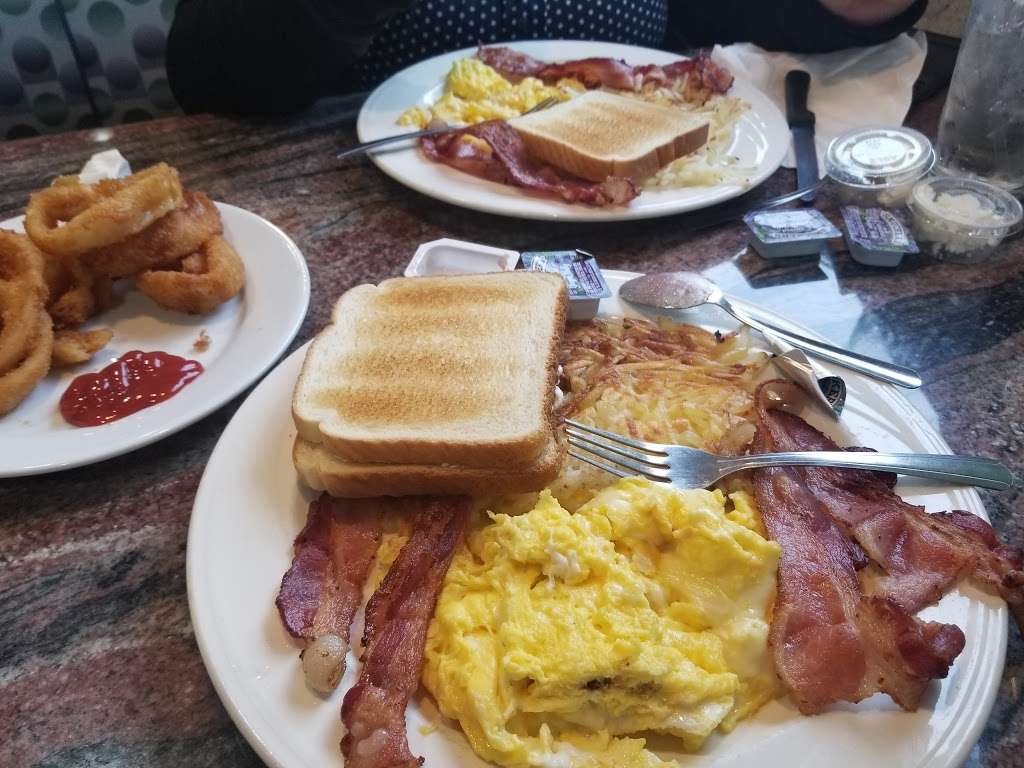 Philly Diner (Essington) | 51 Industrial Hwy, Essington, PA 19029, USA | Phone: (610) 521-1525