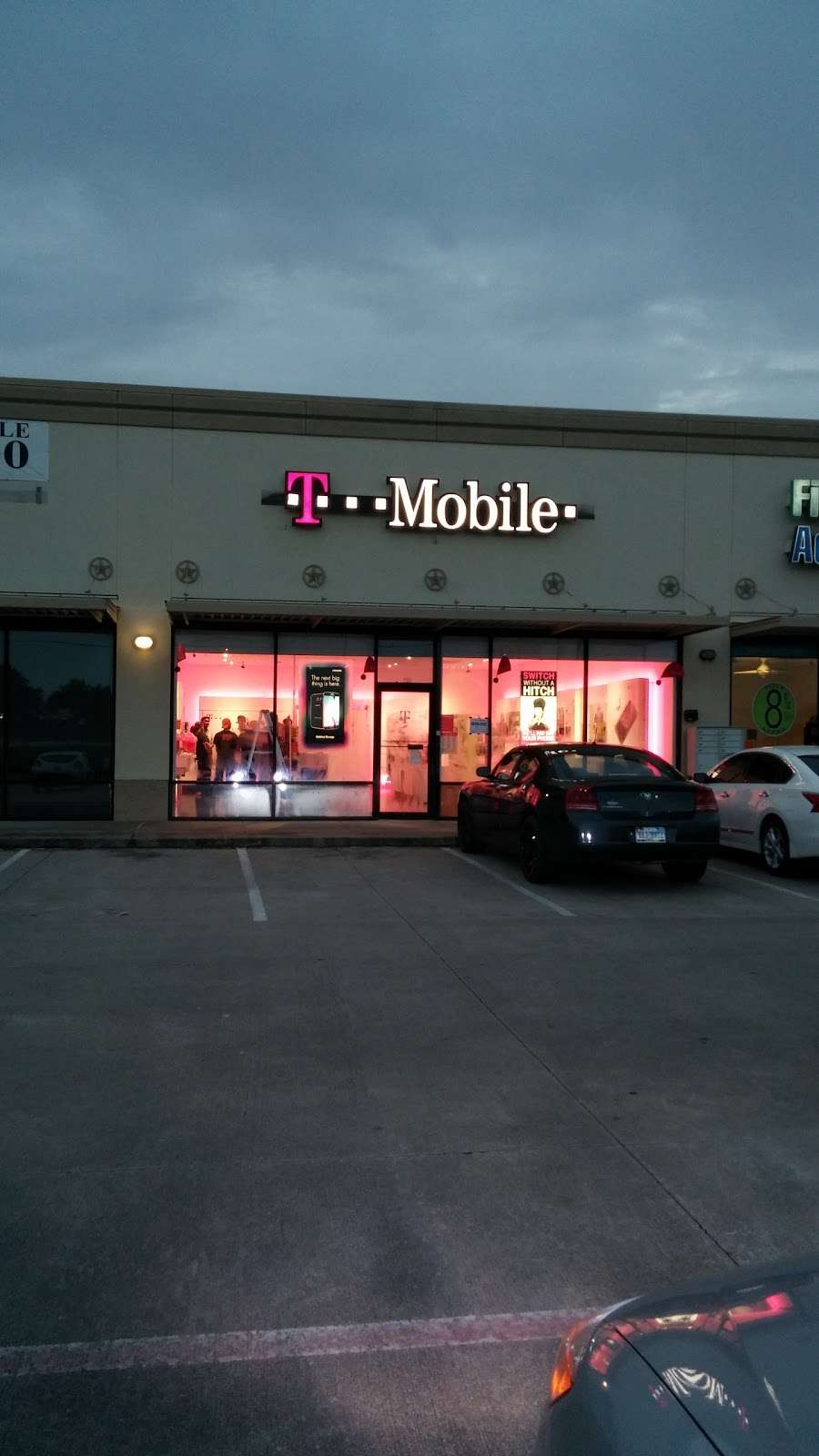 T-Mobile | 2600 FM1764 Ste 150, La Marque, TX 77568, USA | Phone: (409) 986-1091