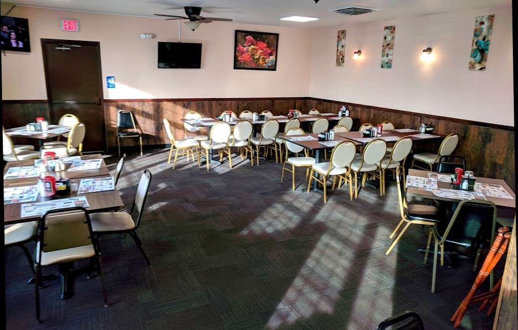 Royal Family Restaurant | 1543 E Main St, Waynesboro, PA 17268, USA | Phone: (717) 655-7516