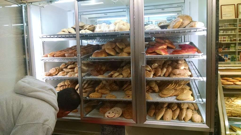 Medranos Bakery & Salvadoran Food | 3001 W Pioneer Dr, Irving, TX 75061, USA | Phone: (972) 513-2498