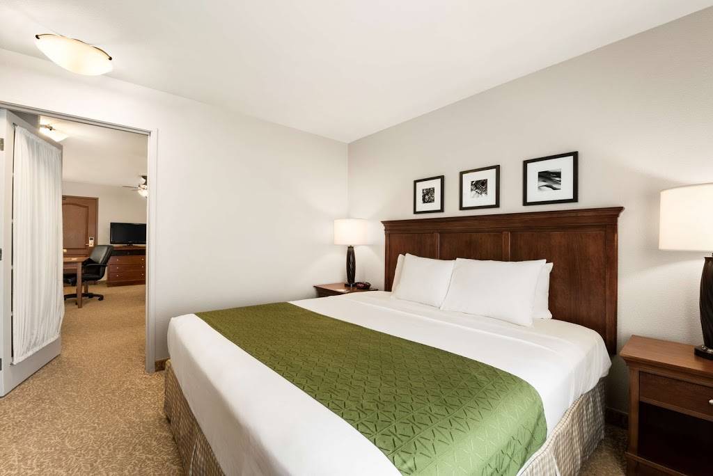 Country Inn & Suites by Radisson, Madison, WI | 400 River Pl, Madison, WI 53716, USA | Phone: (608) 221-0055