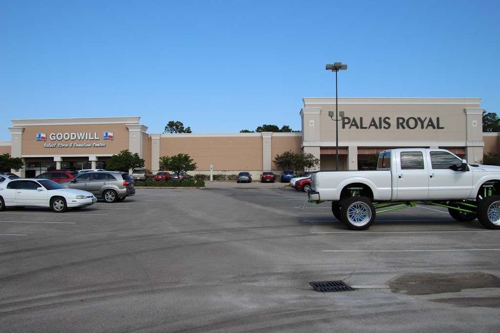 Palais Royal | 1100 W Dallas St, Conroe, TX 77301, USA | Phone: (936) 441-2090