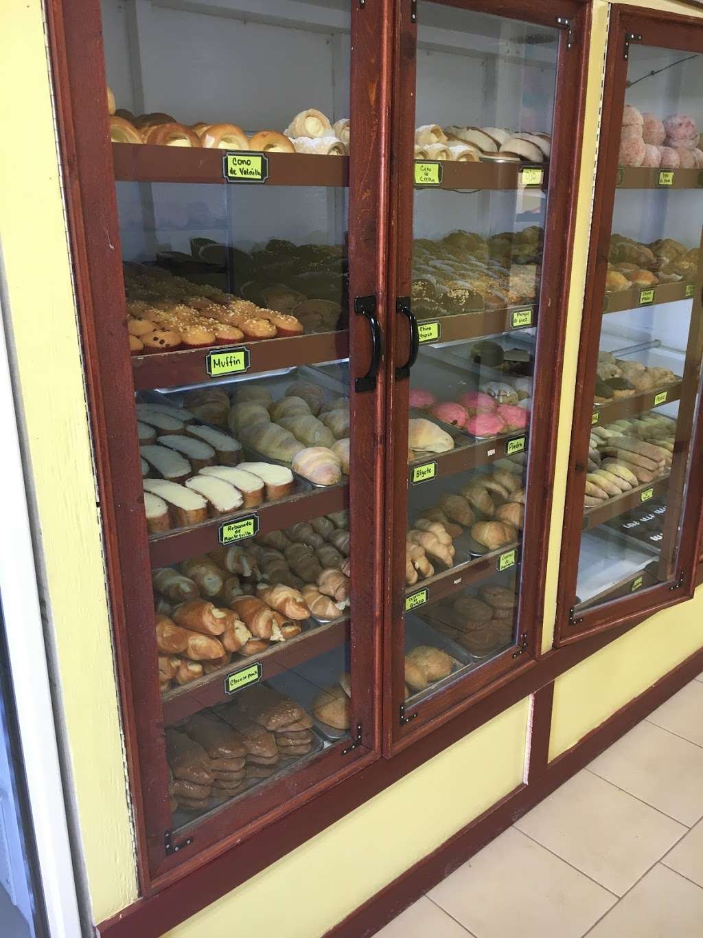 Panaderia Celaya 2 - Bakery | 2019 S Edgefield Ave suite 100, Dallas, TX 75224 | Phone: (972) 850-9114