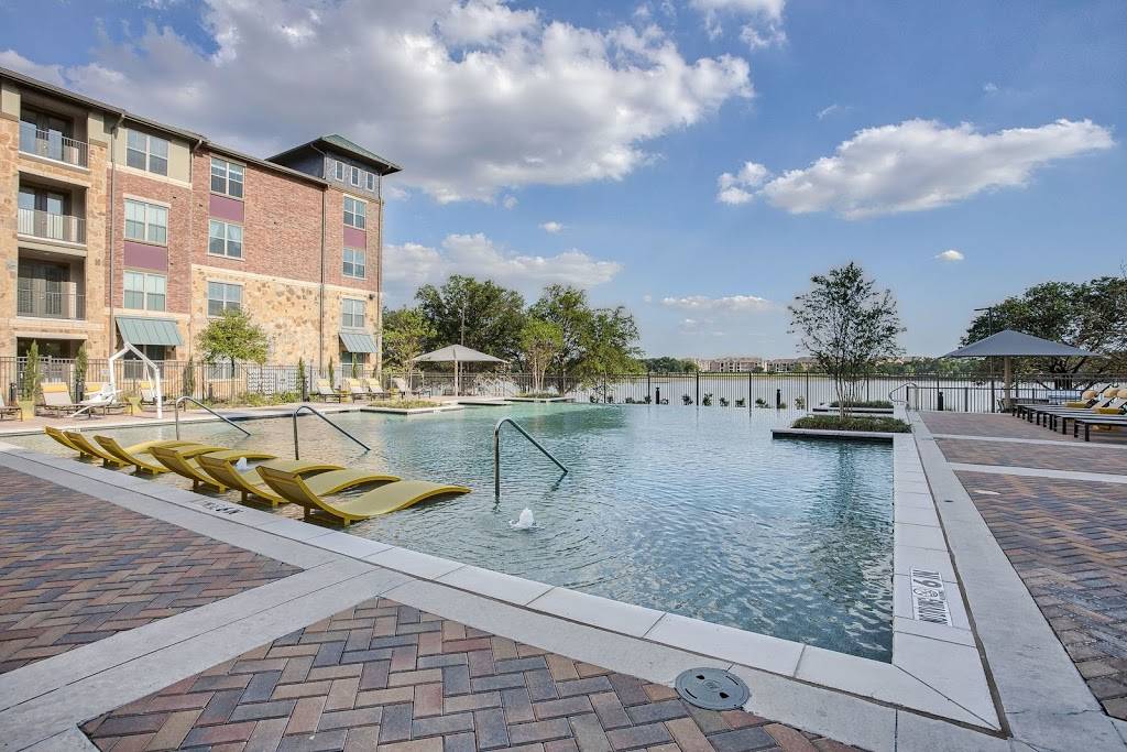 Lakeside Lofts | 11500 Lago Vista E, Farmers Branch, TX 75234, USA | Phone: (972) 869-8007