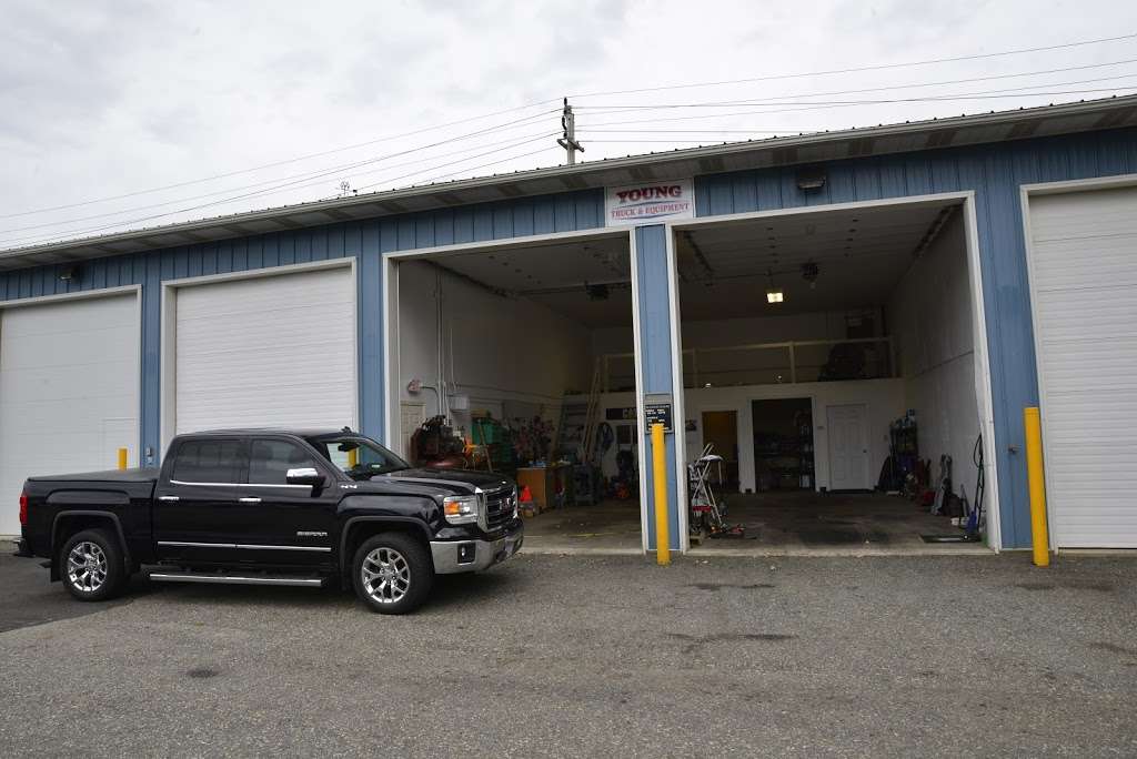 Young Truck & Equipment | 670 S Union St, Lawrence, MA 01843 | Phone: (603) 973-0809