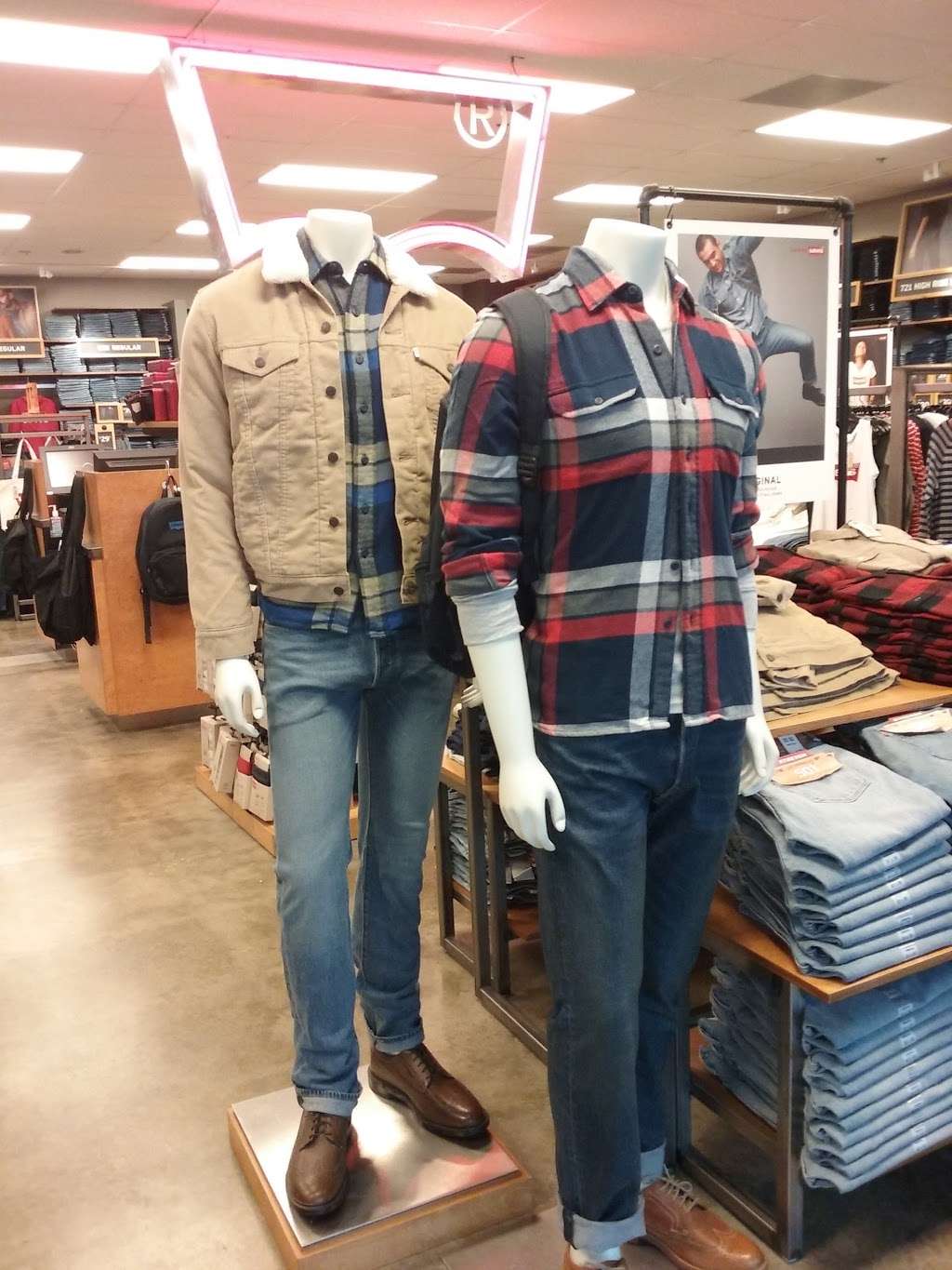 Levis Outlet Store at Lake Buena Vista Factory Stores | 15537 FL-535, Orlando, FL 32821, USA | Phone: (321) 677-0319