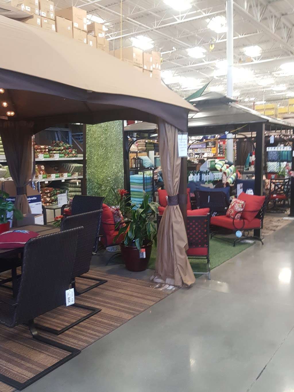 Lowe's Home Improvement, 14333 Bear Valley Rd, Victorville, CA 92392