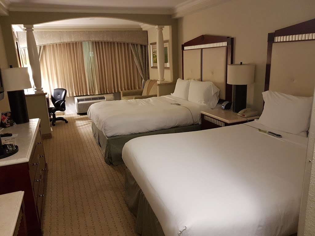 Radisson Hotel Orlando - Lake Buena Vista | 12799 S Apopka Vineland Rd, Orlando, FL 32836, USA | Phone: (407) 597-3400