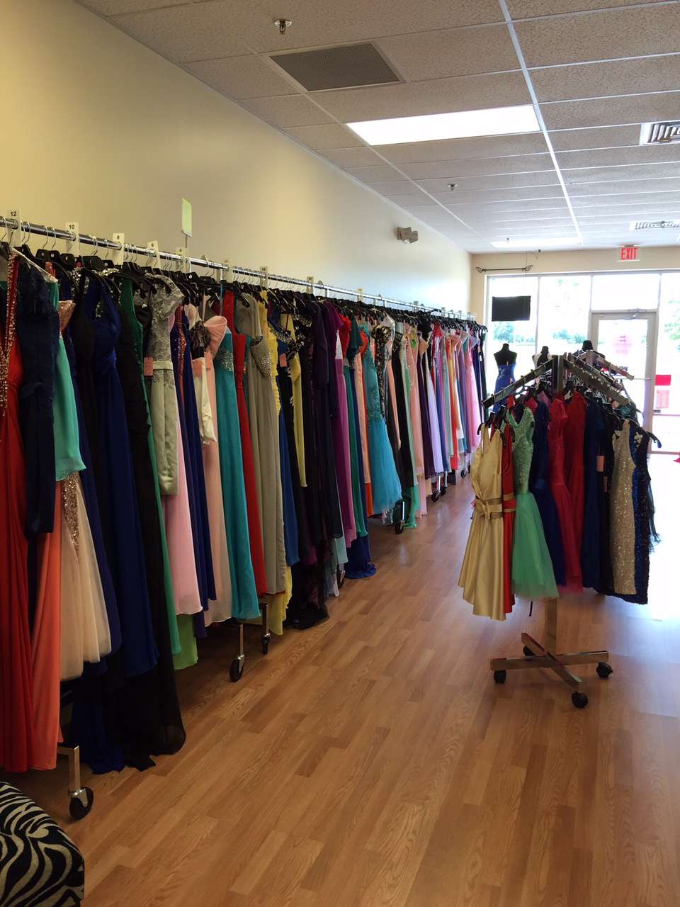 Bella Gowns & Tuxedos | 3352 Canoe Creek Rd, St Cloud, FL 34772 | Phone: (321) 251-2866