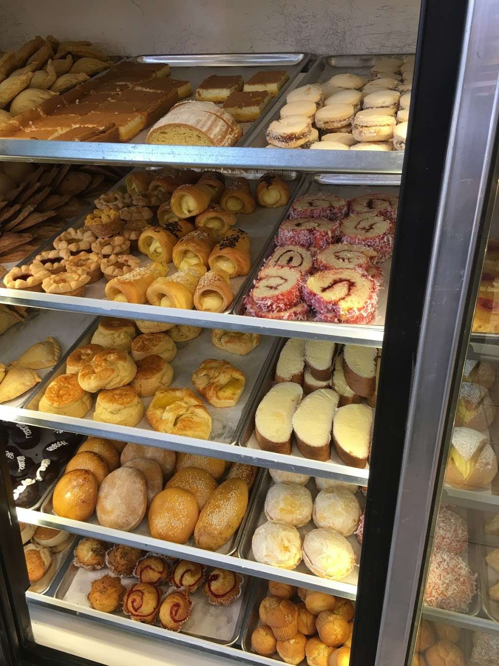 Caramelitos Bakery | 4616 Broadway St, Pearland, TX 77581, USA | Phone: (346) 312-5722