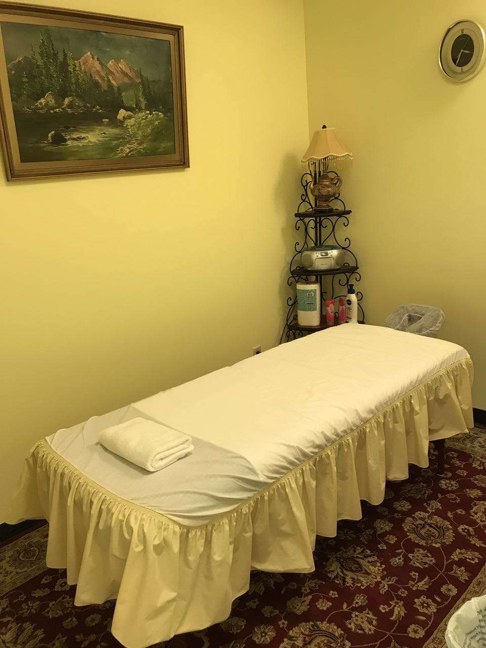 Lily Massage | 3563 W Jefferson St, Joliet, IL 60431 | Phone: (815) 630-2874